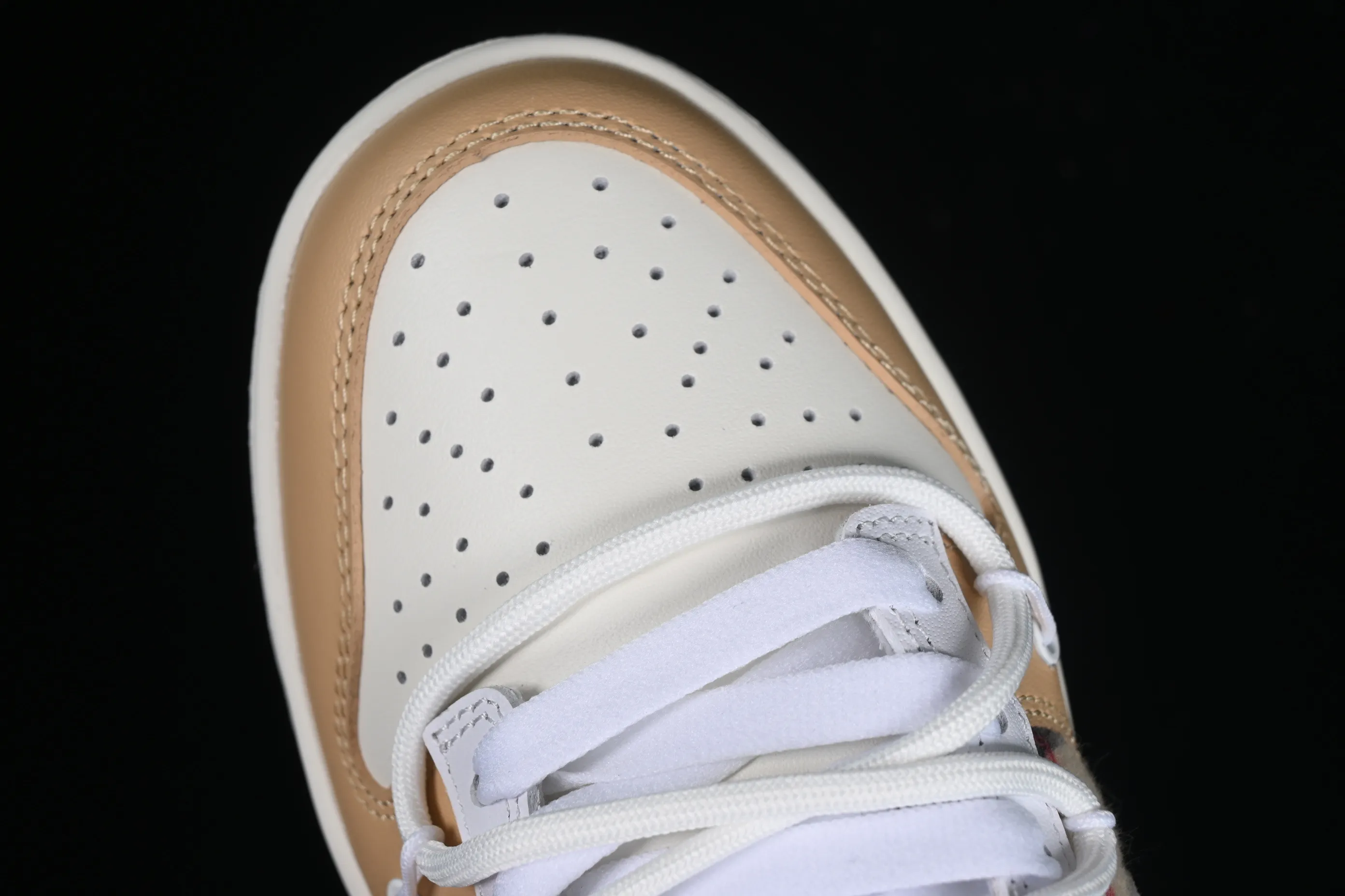 All Categories Nk SB Dunk Series Nk SB Dunk Low Low-top sneakers Nk Dunk Low Plaid Variations Retro literary style SB strappy low-top casual sneakers DD1503-124